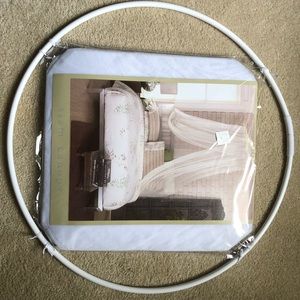 Canopy for bed never opened!